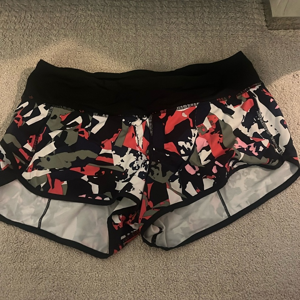 MULTICOLORED LULULEMON SPEED UP SHORTS